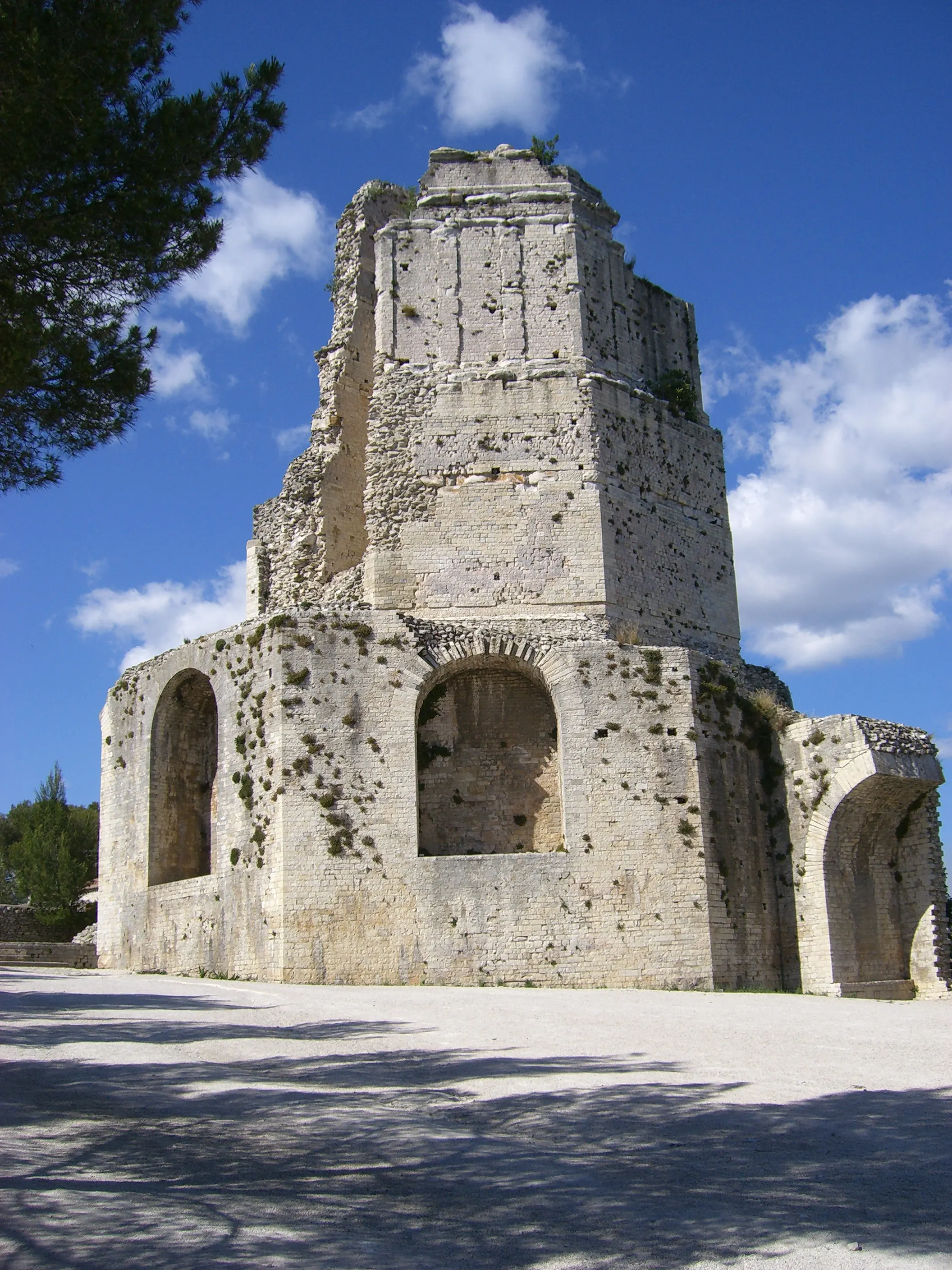 2006 Jun - Tour Magne - Nîmes